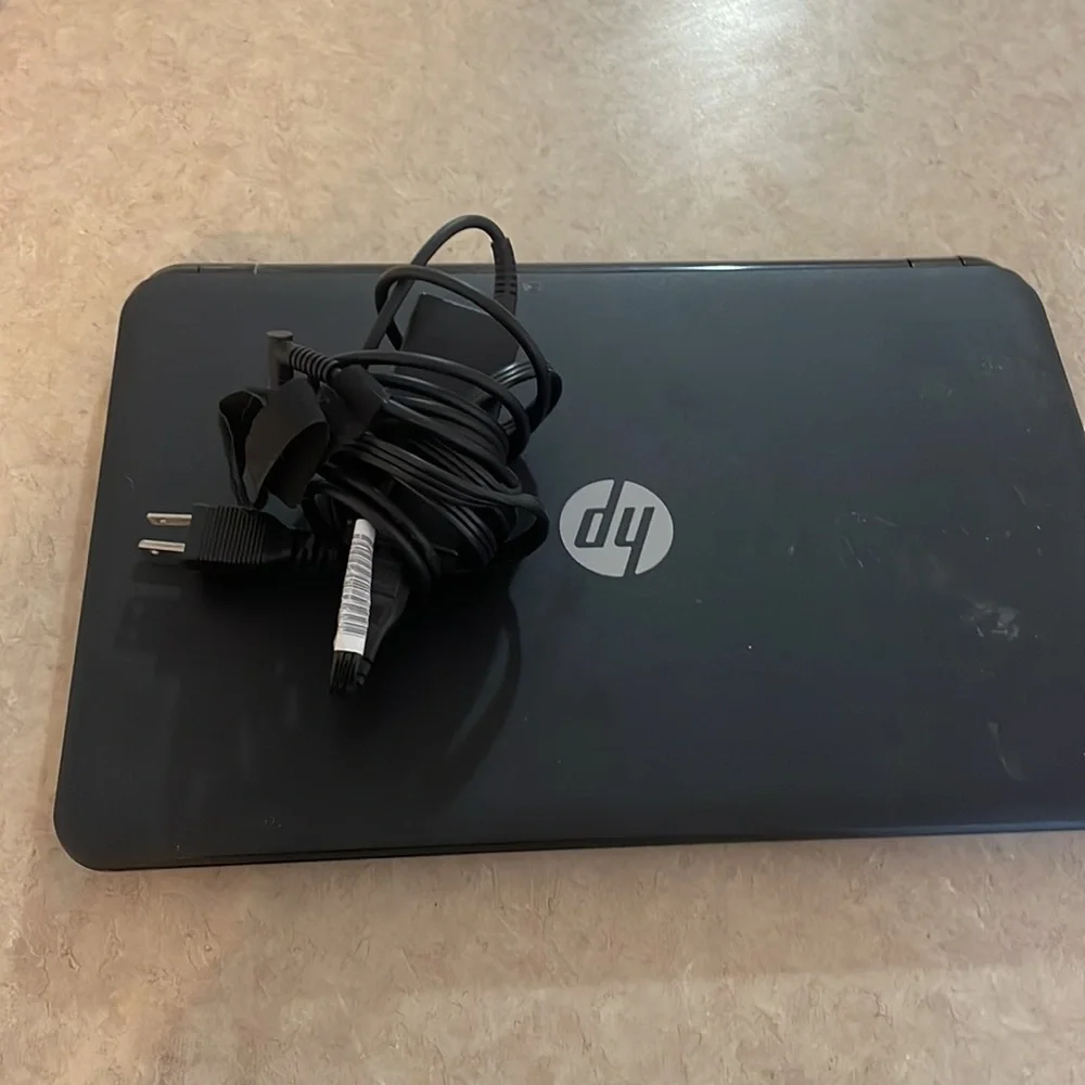 HP laptop. Works great, comes with charger. Just been collecting dust!